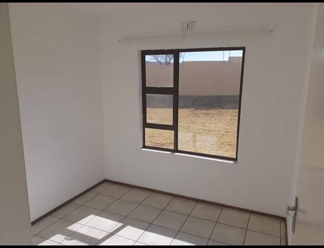 2 BEDROOM PROPERTY TO RENT IN PARKRAND